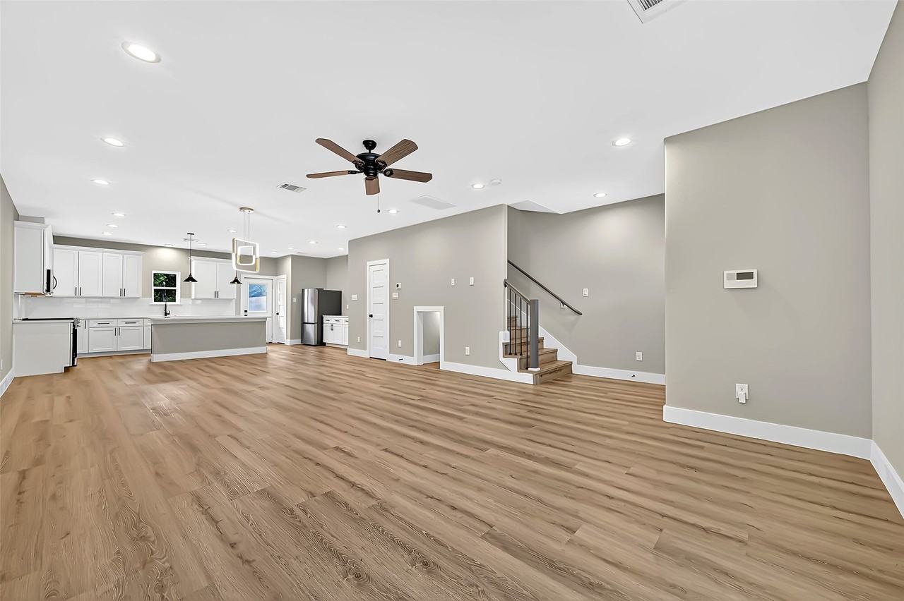 809 Avenue J #809B - Photo 3 of 13