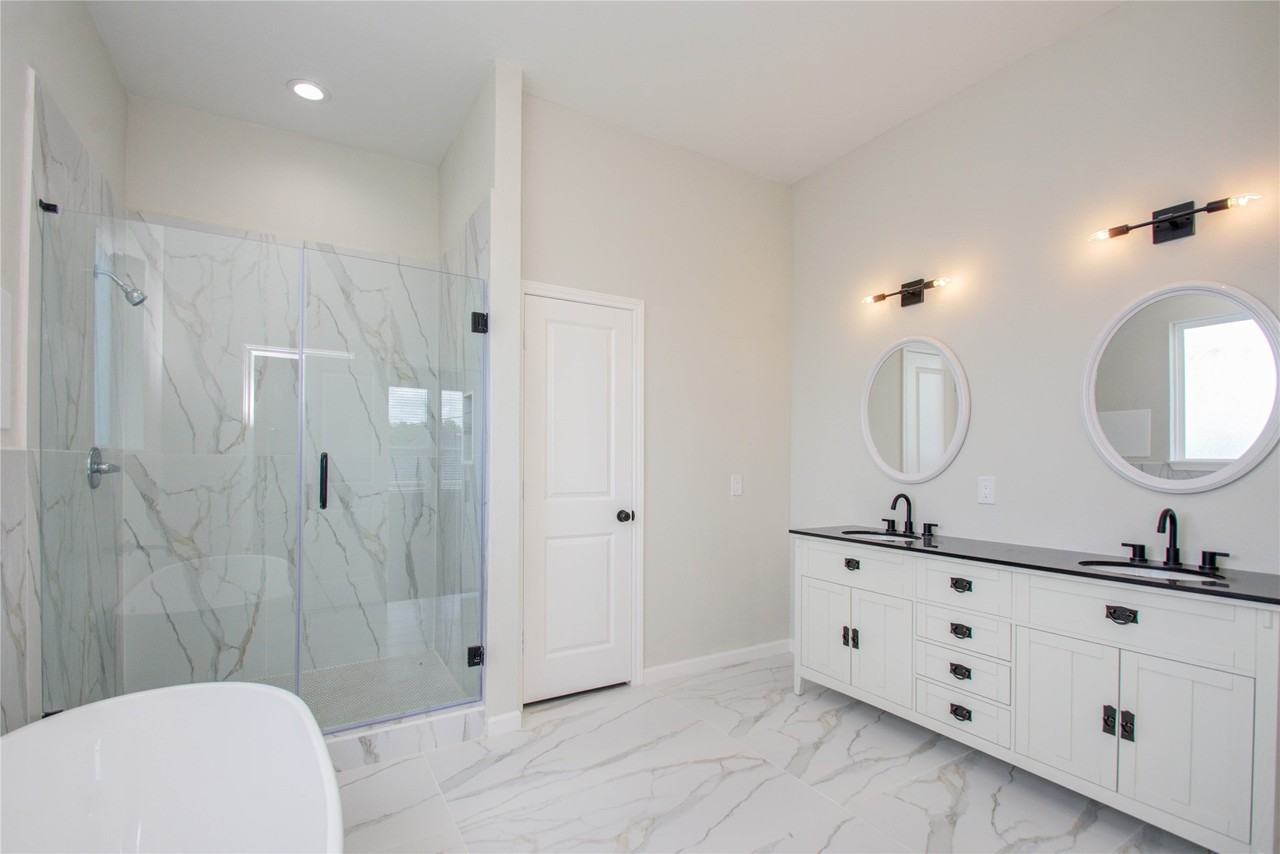 4916 Sunbeam St #4916 - Photo 4 of 30