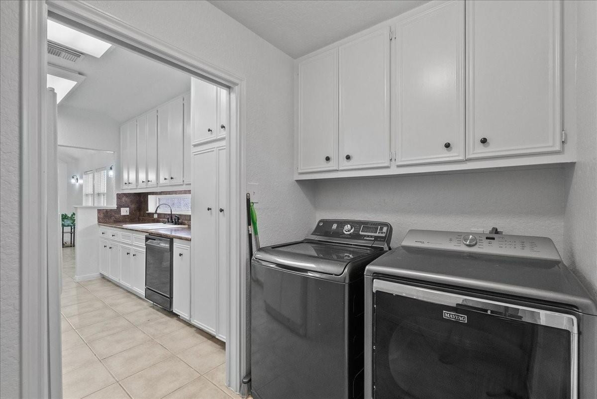 933 Bonita St #933 - Photo 4 of 47