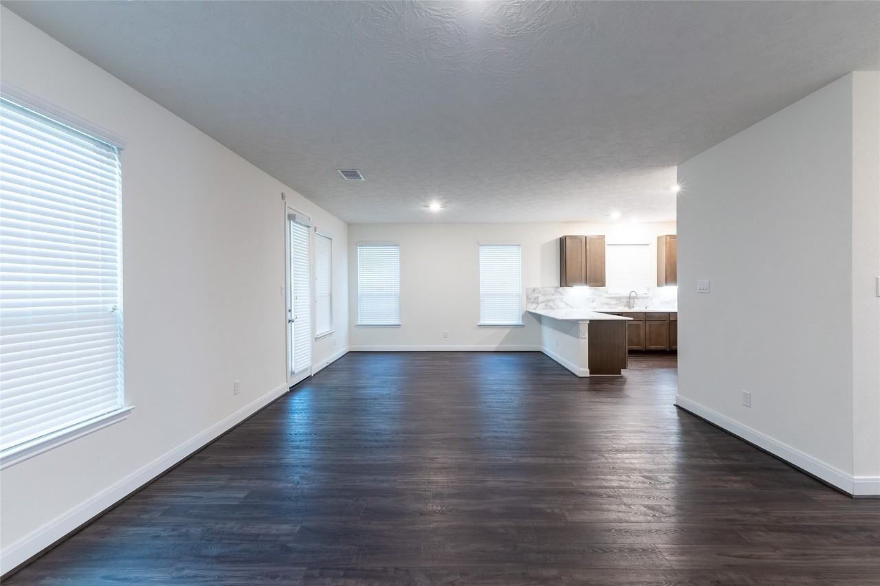 27646 Mesabe Dr #27646 - Photo 3 of 24