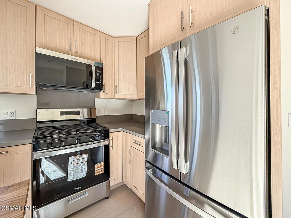 2617 Veteran Ave #2617 - Photo 5 of 24