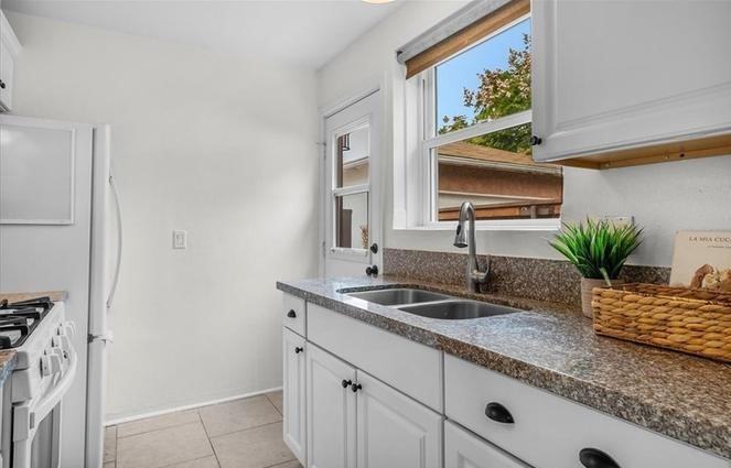 629 Marlborough Ave - Photo 7 of 13