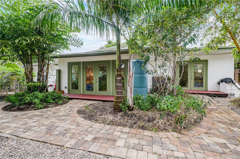 1648 Maravilla Ave - Photo 2 of 25