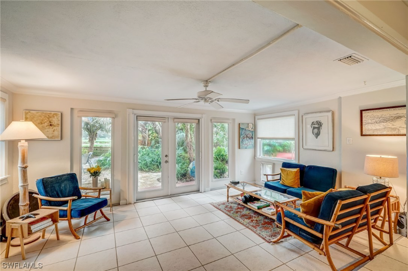 1648 Maravilla Ave - Photo 3 of 25