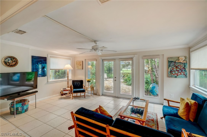 1648 Maravilla Ave - Photo 4 of 25