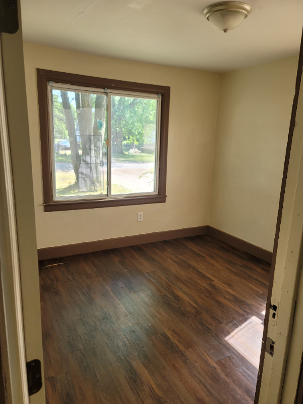 2027 Hatch Ave - Photo 7 of 9