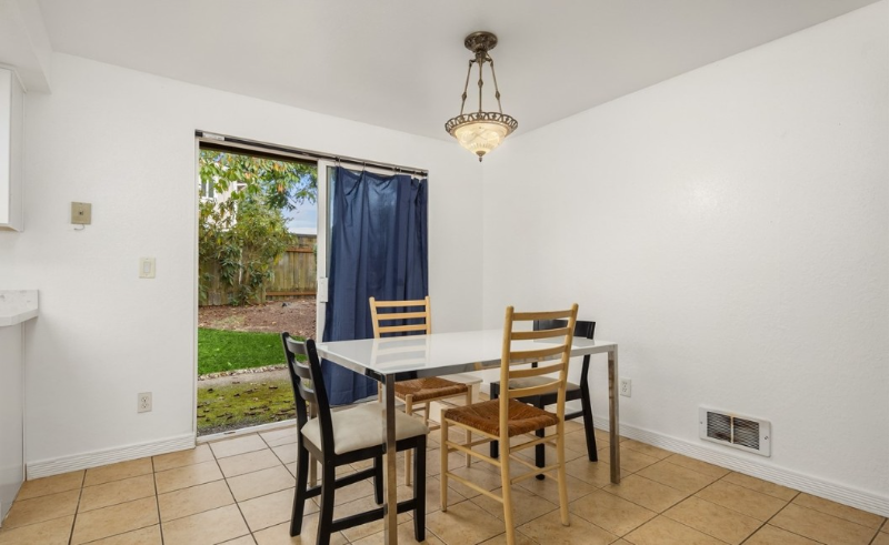 14526 Ne 6th Pl #3 - Photo 7 of 15