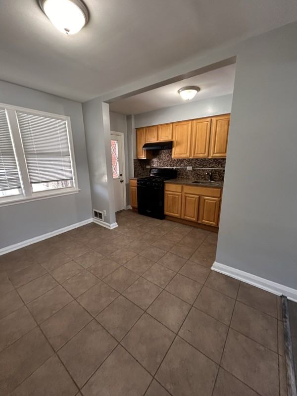 6911 Gough St - Photo 7 of 21