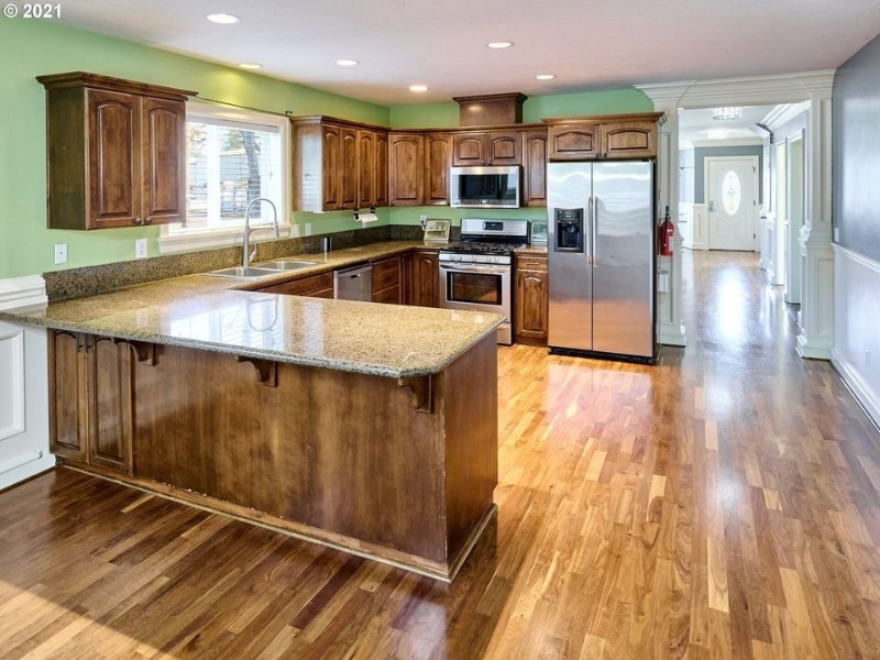 3289 3rd St - Photo 5 of 7