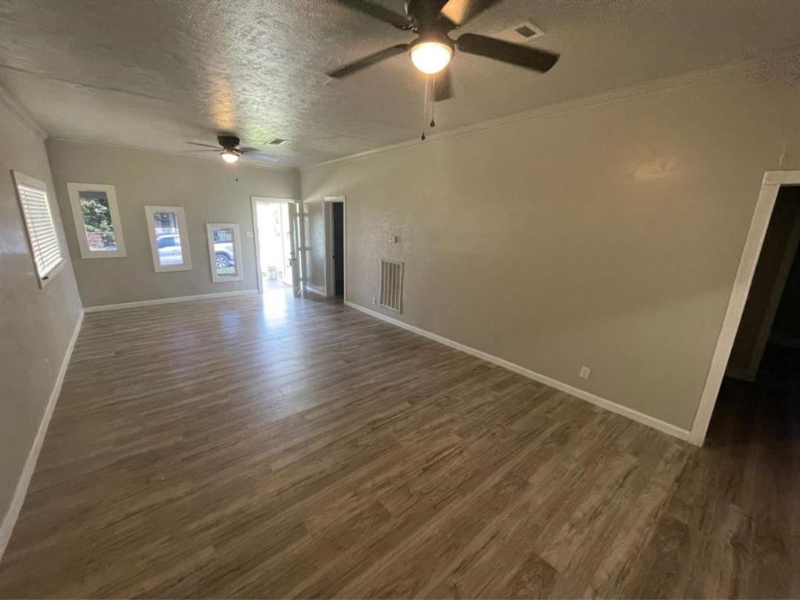 1300 18th St - Photo 4 of 14