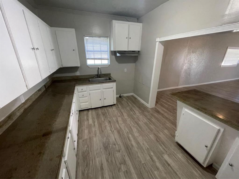 1300 18th St - Photo 7 of 14