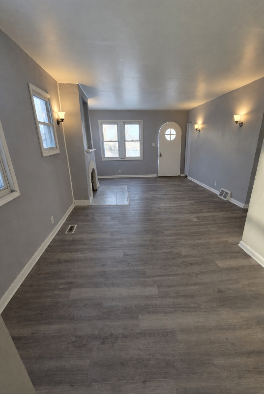 722 Frank St - Photo 2 of 7