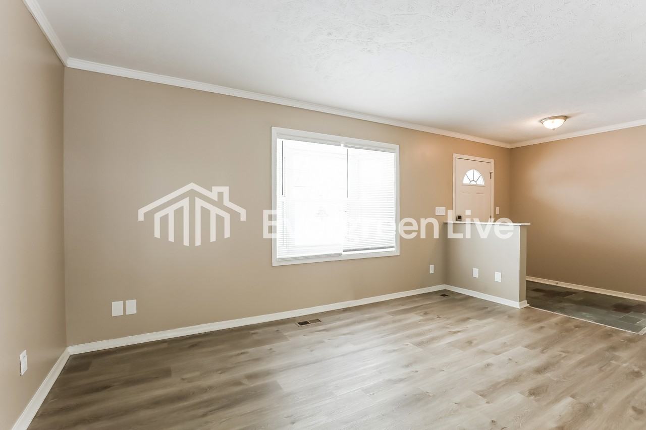 8212 Laughlin Dr - Photo 2 of 15