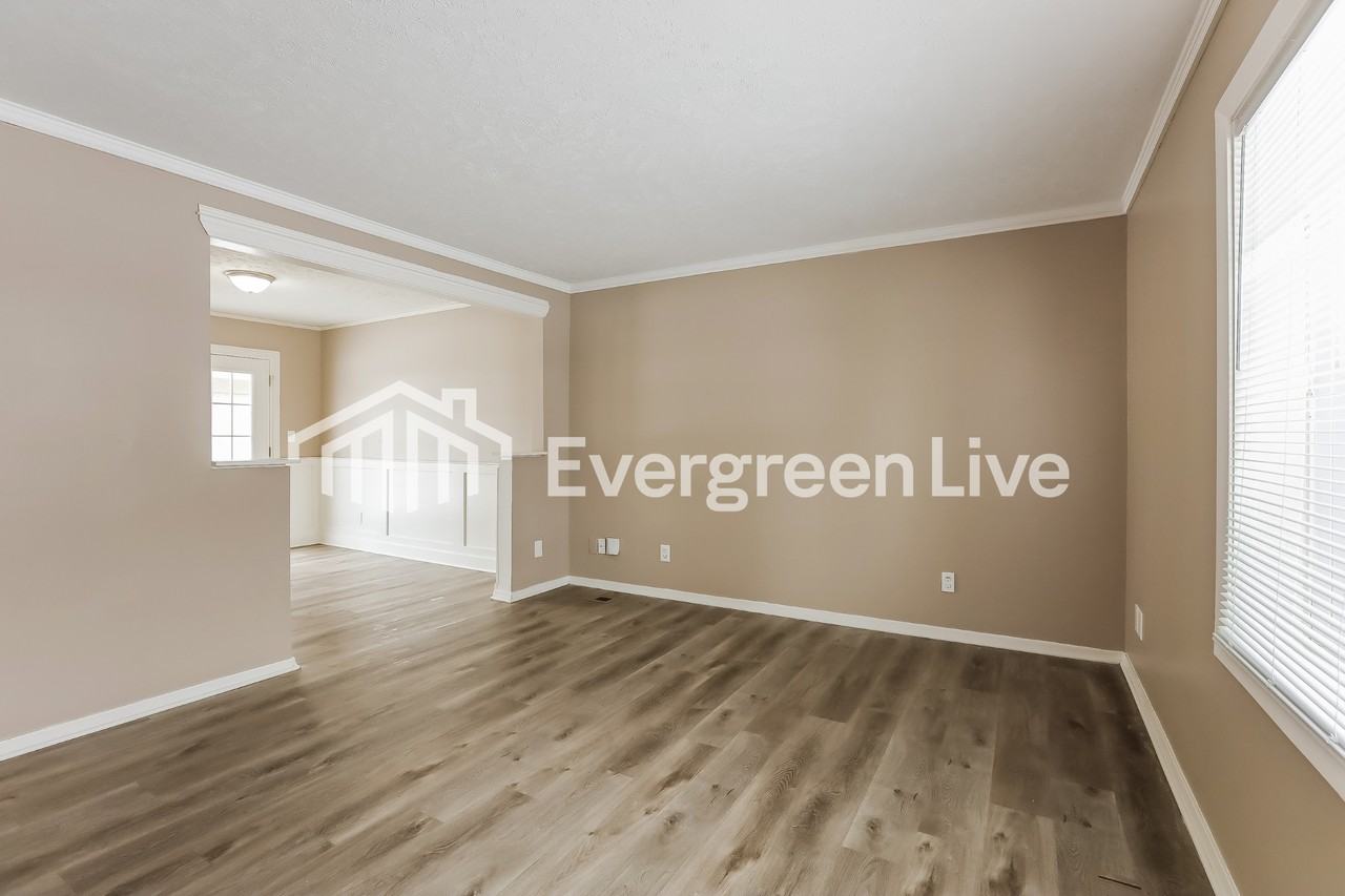 8212 Laughlin Dr - Photo 3 of 15