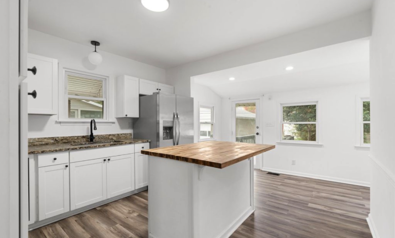 2416 Sherry Rd - Photo 3 of 9