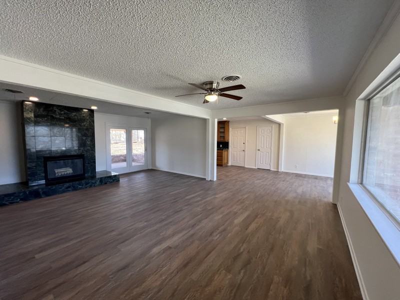 817 Wade Dr - Photo 5 of 13