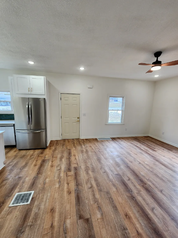 304 Waller Ave - Photo 3 of 20