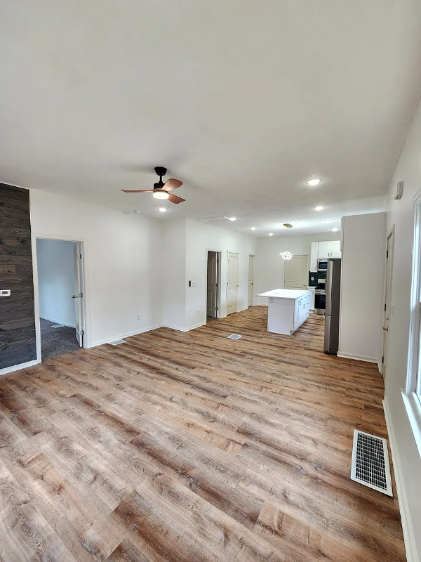 304 Waller Ave - Photo 4 of 20