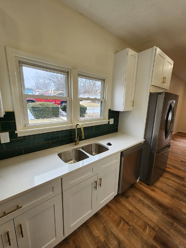 304 Waller Ave - Photo 5 of 20