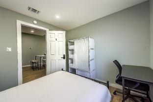 427 E Southcross Blvd - Photo 1 of 1