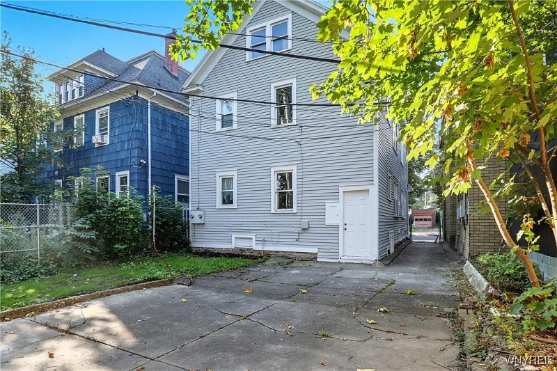 10 Russell St #1 - Photo 5 of 20