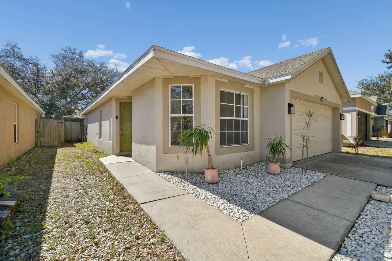 7527 Oxford Garden Cir - Photo 2 of 34