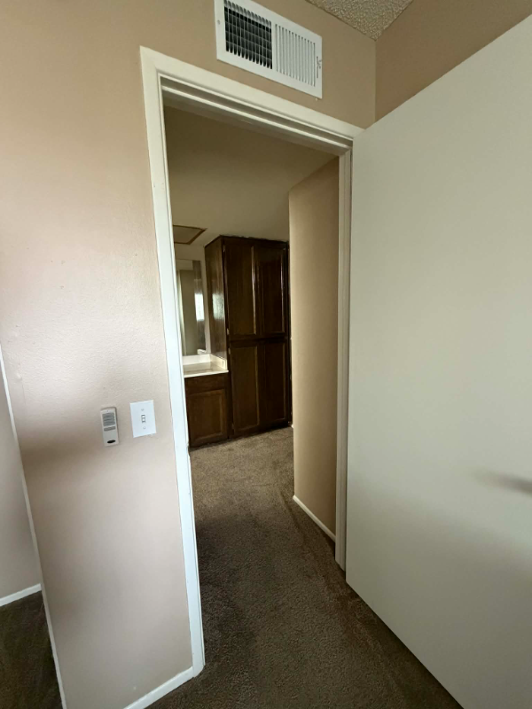 14209 N 45th Ave - Photo 5 of 8