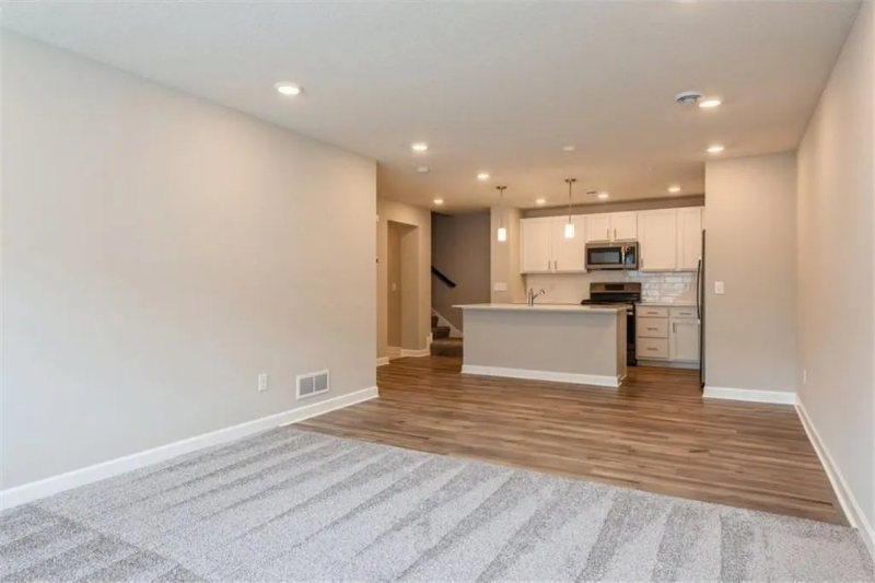 10888 Fountain Pl N - Photo 4 of 12