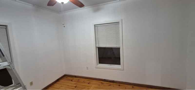 320 W College St #B - Photo 2 of 3