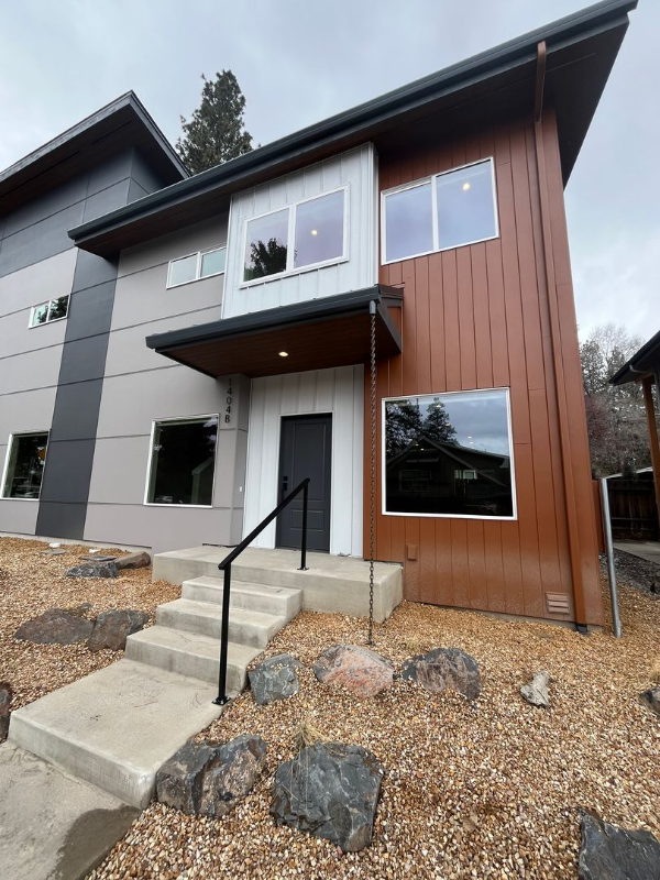 1404 Nw Kingston Ave #B - Photo 3 of 3