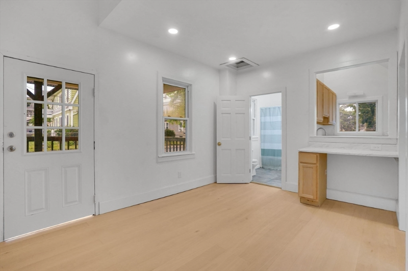 140 Wait St - Photo 3 of 14