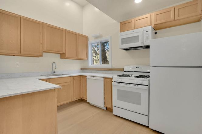 140 Wait St - Photo 5 of 14