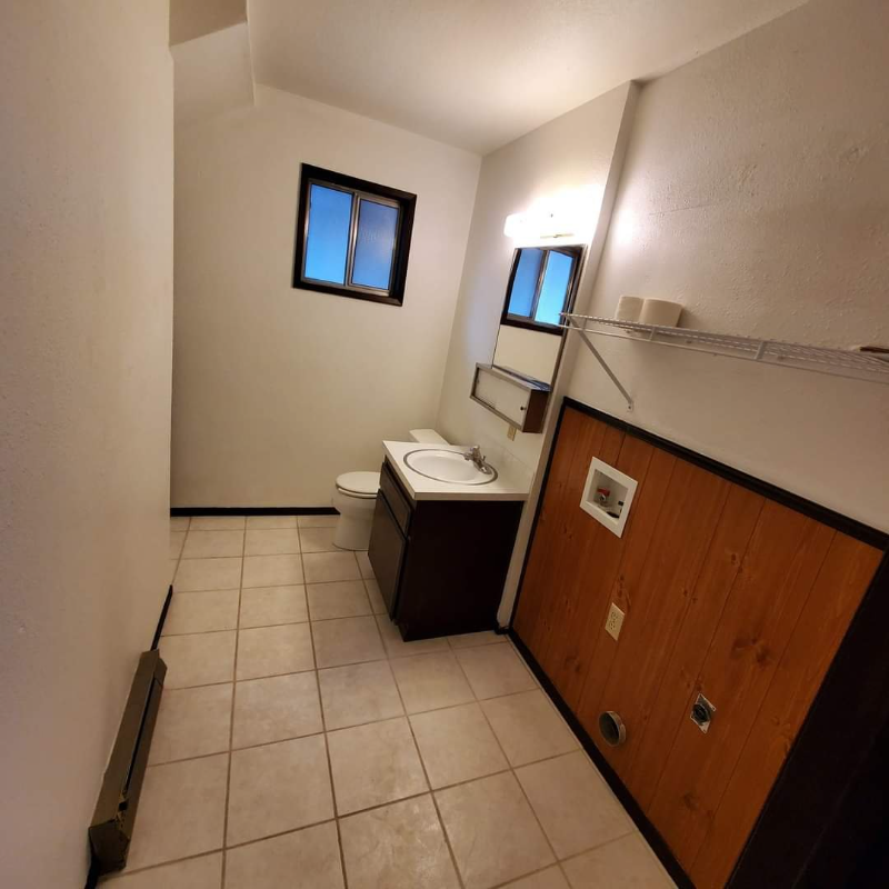 1224 E 3rd St #4 - Photo 5 of 11