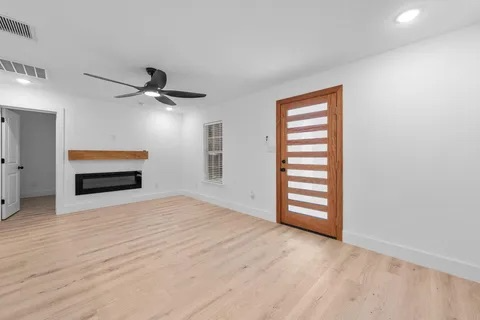 842 E Laramie Ln - Photo 2 of 14