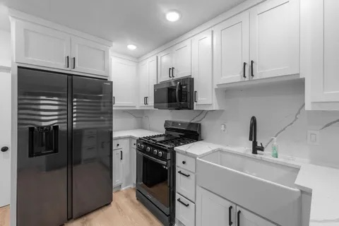 842 E Laramie Ln - Photo 4 of 14