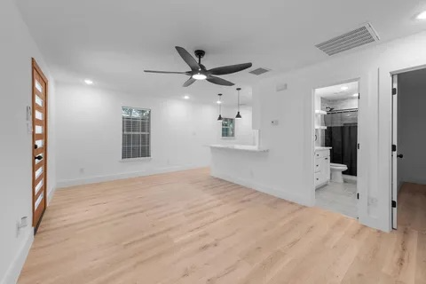 842 E Laramie Ln - Photo 7 of 14