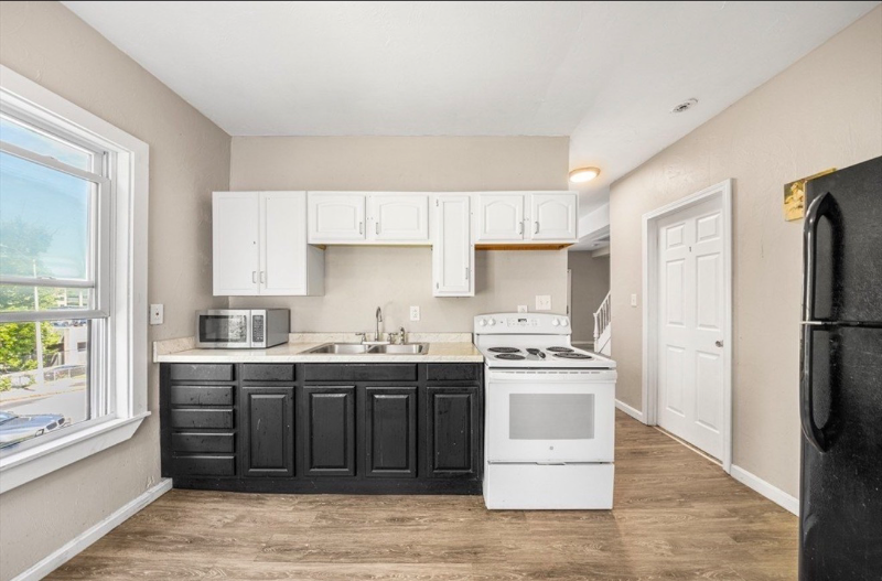 150 Belmont St - Photo 3 of 12