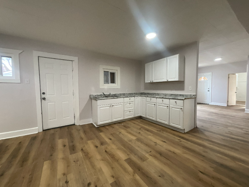 4628 Oakley Ave - Photo 3 of 13