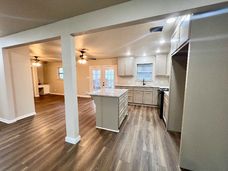 506 Mary St - Photo 2 of 14