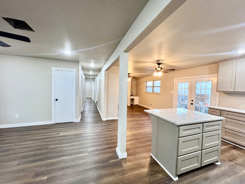 506 Mary St - Photo 3 of 14