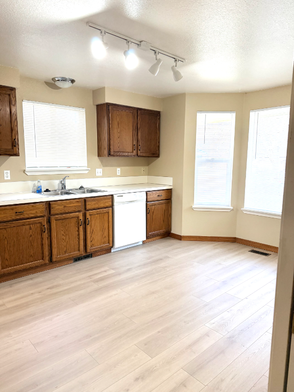 4221 N Esten Pl - Photo 4 of 13