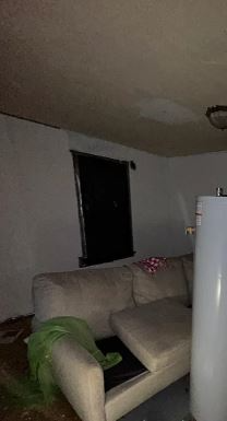 10187 Imperial Dr - Photo 4 of 7