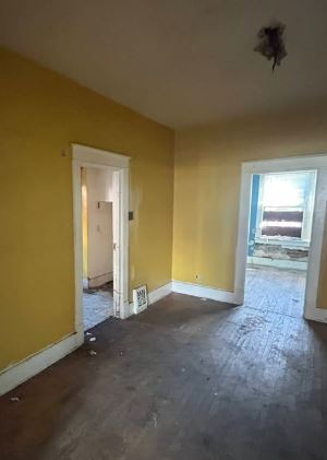 4424 Marcus Ave - Photo 2 of 7