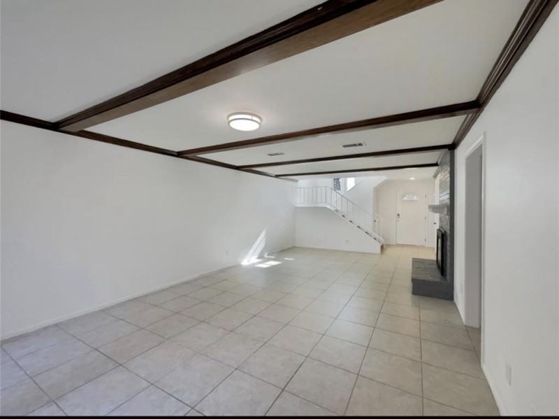 2805 Cambridge Ln - Photo 3 of 20