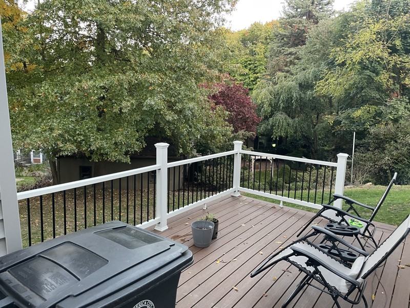 1665 Tonawanda Ave - Photo 2 of 20