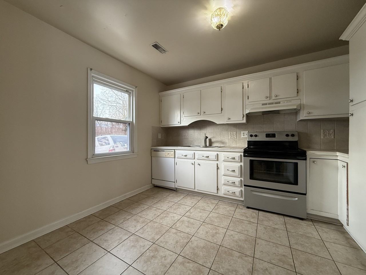 405 Olde Greenwich Circle - Photo 3 of 30