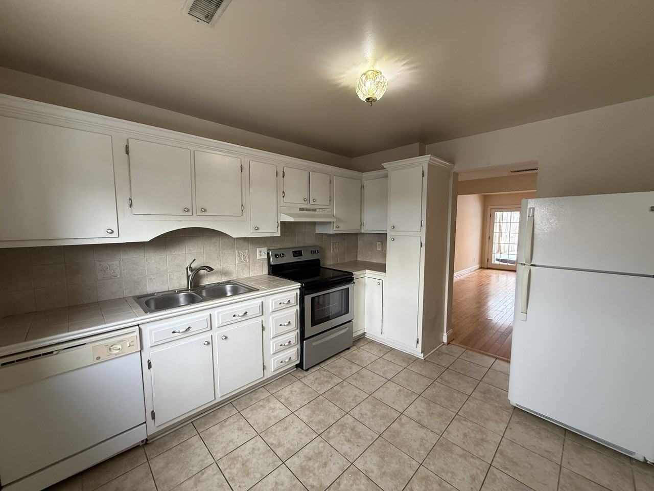 405 Olde Greenwich Circle - Photo 6 of 30