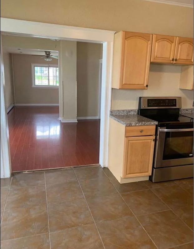 382 E Grove St - Photo 4 of 12