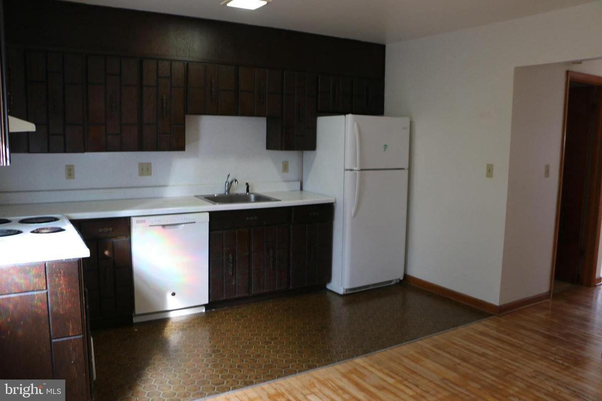 510 Mast St - Photo 2 of 3