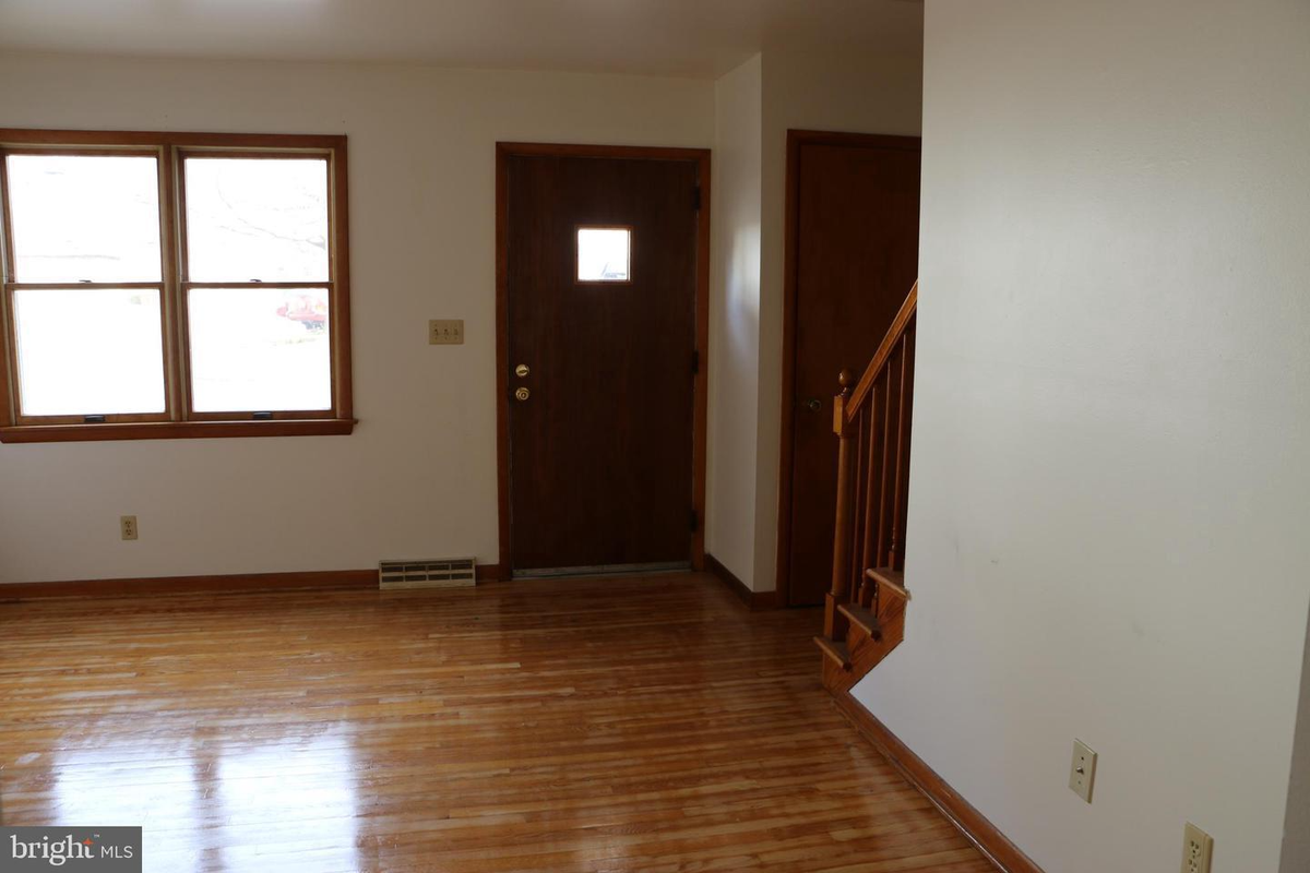 510 Mast St - Photo 3 of 3